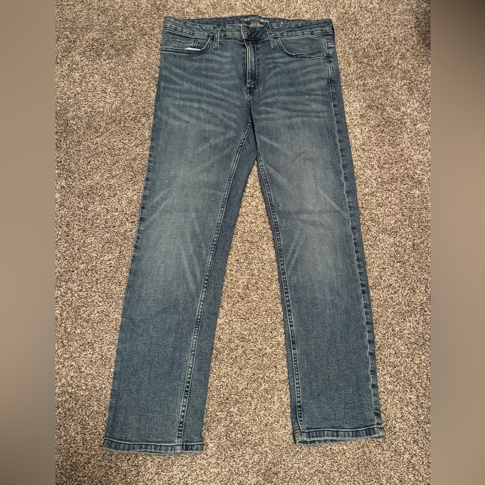 Calvin Klein Jeans women’s  Washed Blue Straight Ankle Jeans. 8